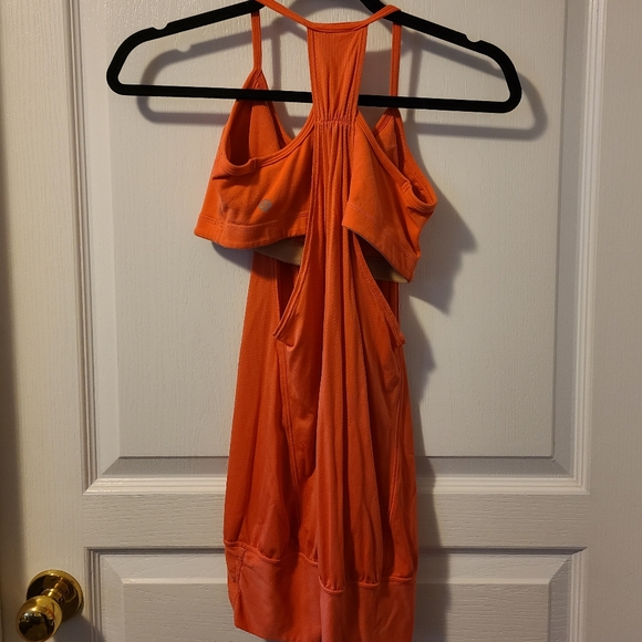 3 for 30$ Lululemon power tank - Picture 2 of 4